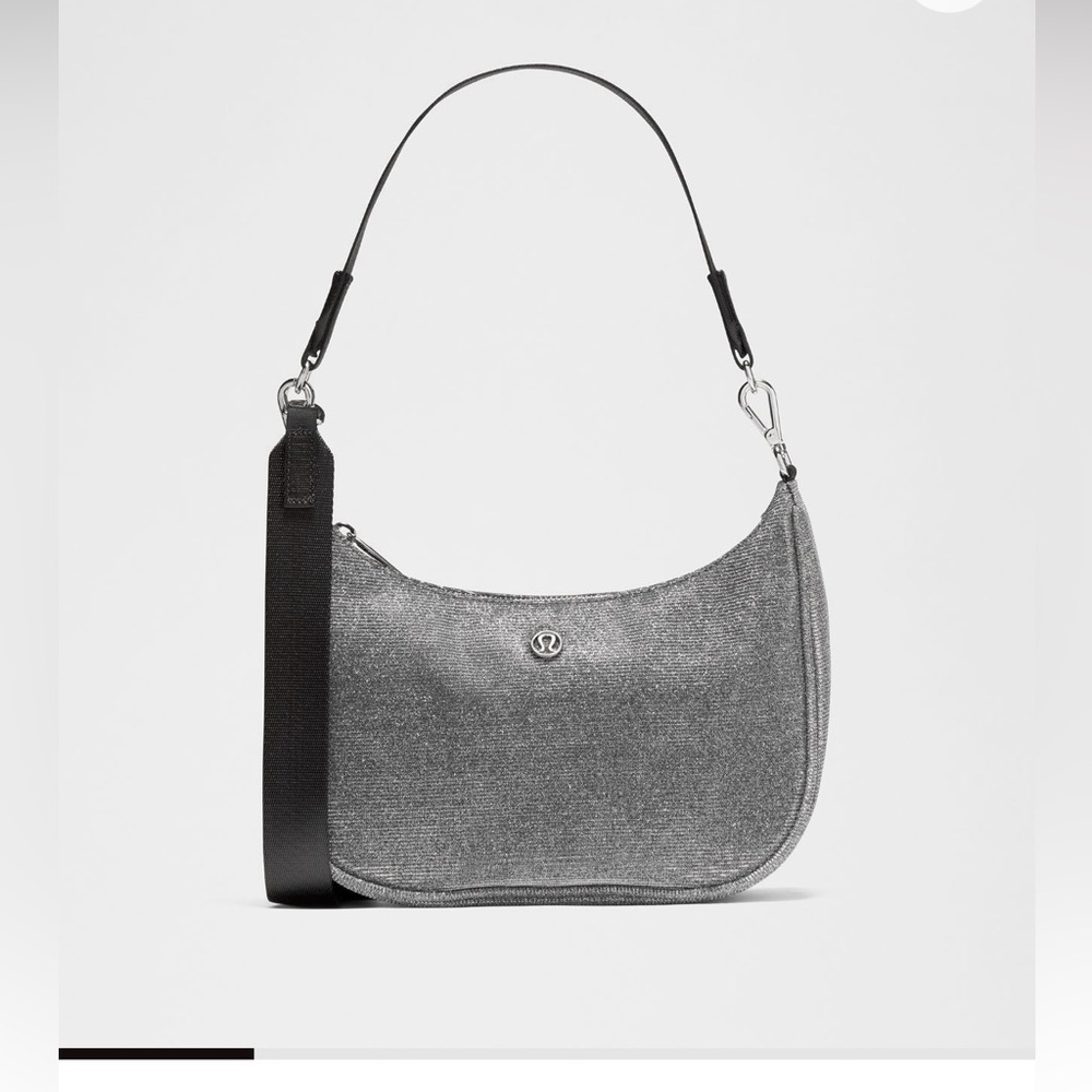 City essentials shoulder bag